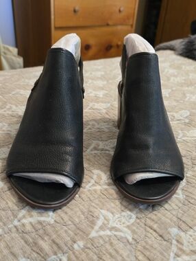 Women's Black Open-Toe Leather Mules